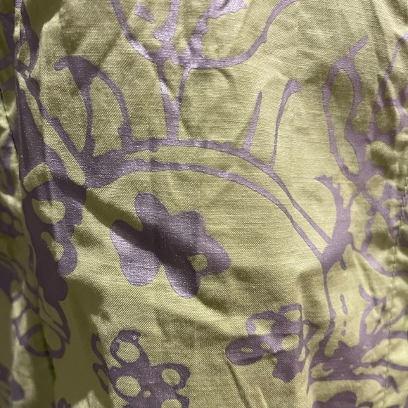 Chartreuse colored blouse with grey stenciling on front, one sleeve and back - Picture 4 of 11